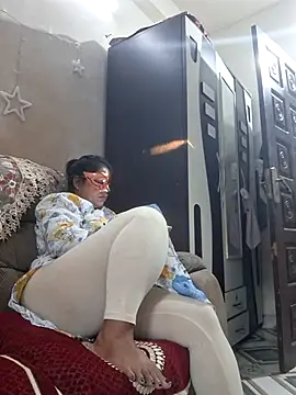 Snapshot of SIMIHOT chatting on November 11, 2025, 9:59 am SIMIHOT online show from November 11, 2025, 9:59 am