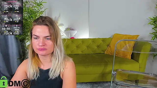 Snapshot of Marie_Ellie chatting on November 18, 2025, 1:32 am Marie Ellie online show from November 18, 2025, 1:32 am