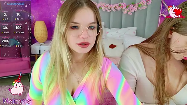 Moon  Bunny online show from February 5, 2026, 12:34 pm