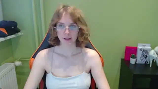 juicyPenny online show from November 28, 2025, 7:41 am