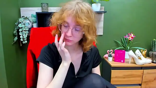 juicyPenny online show from November 4, 2025, 7:34 am