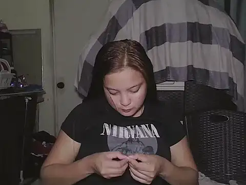 Snapshot of gwenn_2025 chatting on June 2, 2026, 3:56 pm gwenn 2025 online show from June 2, 2026, 3:56 pm