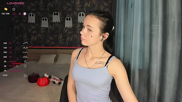 Snapshot of Kseni_a chatting on October 25, 2025, 10:47 am Kseni a online show from October 25, 2025, 10:47 am