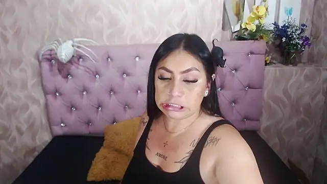 Snapshot of Naomi_Braunx chatting on October 31, 2025, 12:51 am Naomi Braunx online show from October 31, 2025, 12:51 am