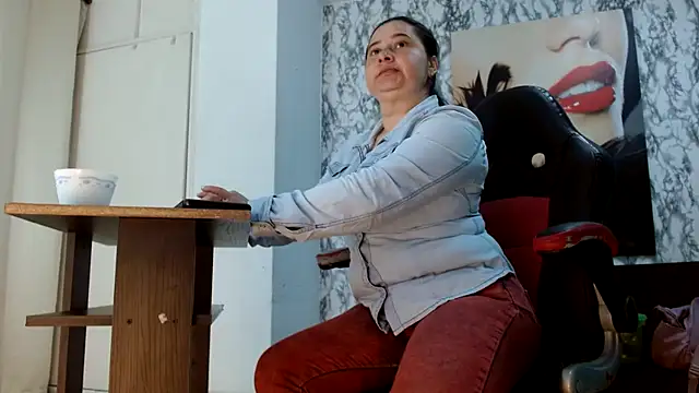 mariani smith online show from December 2, 2025, 12:07 pm