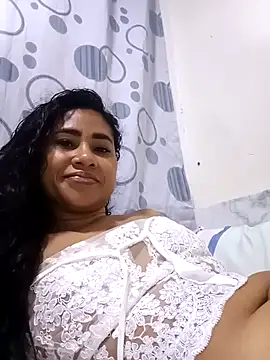 Snapshot of PERLA_BLACK_ chatting on October 13, 2025, 10:50 am PERLA BLACK online show from October 13, 2025, 10:50 am