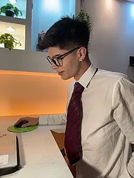 Dulcey  online show from March 30, 2026, 6:04 am