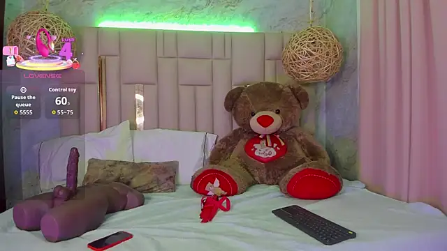 NikkyyRed online show from November 20, 2025, 2:34 am