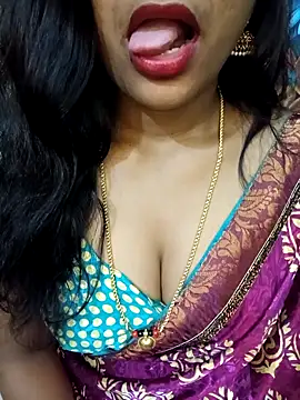 Snapshot of Dharshini_7 chatting on October 21, 2025, 6:29 pm Dharshini 7 online show from October 21, 2025, 6:29 pm