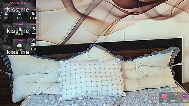 NaomiScarlet online show from March 12, 2026, 9:24 am