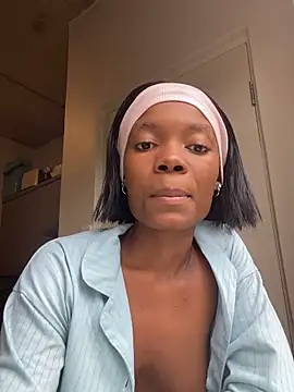 Snapshot of prettydollyy chatting on April 19, 2026, 9:43 am prettydollyy online show from April 19, 2026, 9:43 am