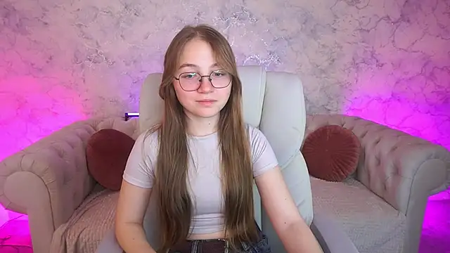 ArrinaWairr online show from November 28, 2025, 8:58 am