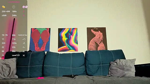 TrixiBell online show from November 25, 2025, 4:57 am