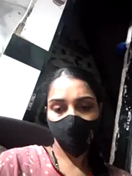 Snapshot of Zoya_G chatting on December 16, 2025, 8:13 pm Zoya G online show from December 16, 2025, 8:13 pm