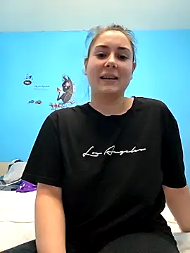 Snapshot of SaraViss20 chatting on February 21, 2026, 8:44 pm SaraViss20 online show from February 21, 2026, 8:44 pm