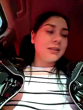 Snapshot of SaraViss20 chatting on December 17, 2025, 6:24 pm SaraViss20 online show from December 17, 2025, 6:24 pm