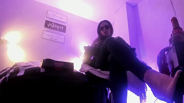 Snapshot of VidiaStons chatting on November 17, 2025, 6:23 pm VidiaStons online show from November 17, 2025, 6:23 pm