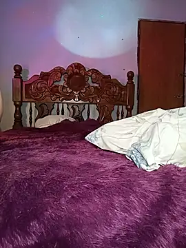 Snapshot of Rebecadiaz13 chatting on May 18, 2026, 11:09 pm Rebecadiaz13 online show from May 18, 2026, 11:09 pm