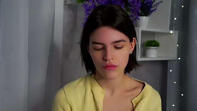 EleneButton online show from February 15, 2026, 1:06 am