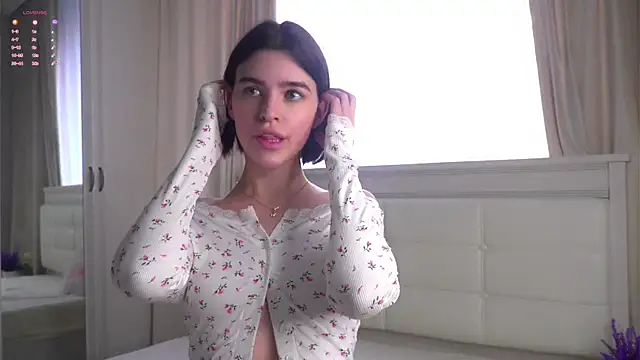 EleneButton online show from April 5, 2026, 1:12 am