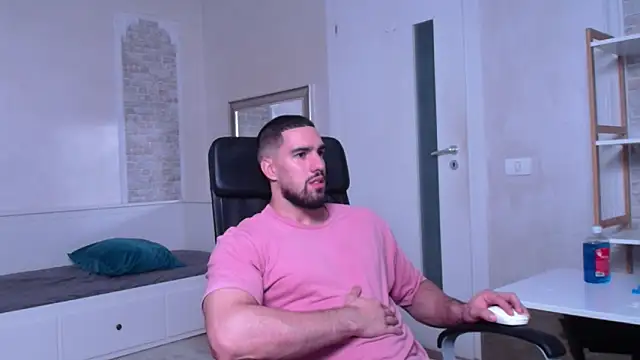 Snapshot of IvanHydee chatting on September 13, 2025, 4:34 am IvanHydee online show from September 13, 2025, 4:34 am