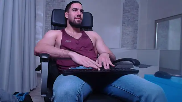 Snapshot of IvanHydee chatting on October 6, 2025, 4:46 am IvanHydee online show from October 6, 2025, 4:46 am