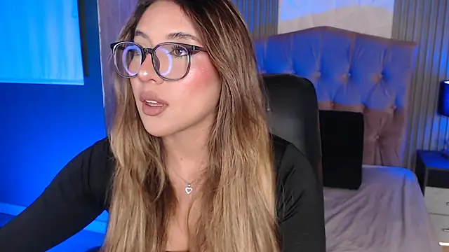 Snapshot of Bonnali_lune chatting on July 18, 2026, 12:52 am Bonnali lune online show from July 18, 2026, 12:52 am