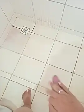 Lulugz online show from October 18, 2025, 5:26 pm