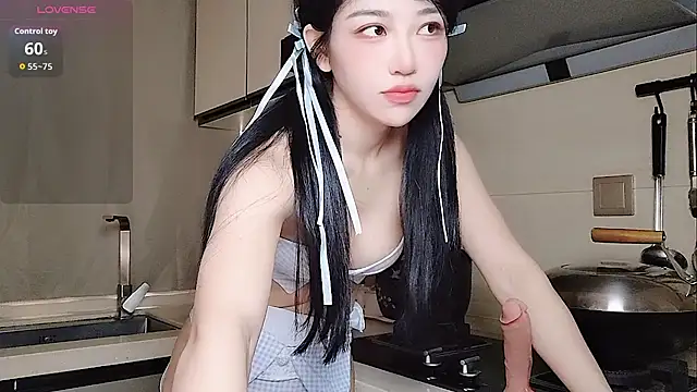 Snapshot of Coco--01 chatting on November 4, 2025, 12:47 am Coco--01 online show from November 4, 2025, 12:47 am