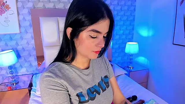 Sasha  sims   online show from October 21, 2025, 11:53 am