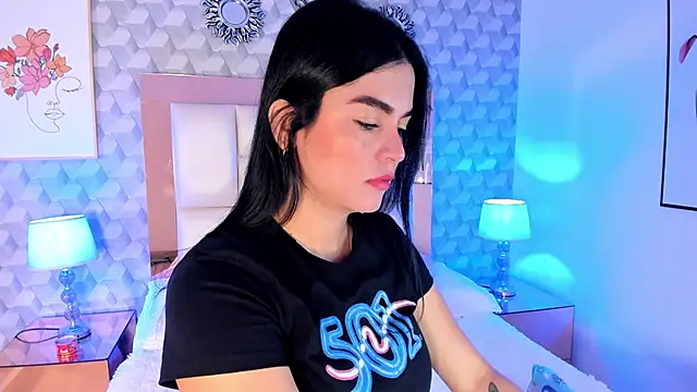 Sasha  sims   online show from November 18, 2025, 11:46 am