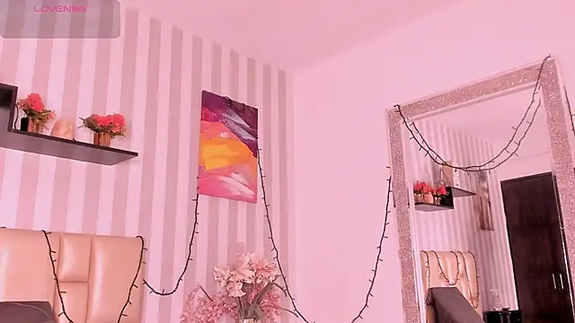 Snapshot of DarkHoneyy chatting on February 18, 2026, 12:56 pm DarkHoneyy online show from February 18, 2026, 12:56 pm