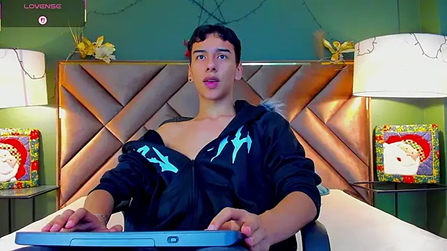 Snapshot of Aiden_Royce chatting on December 18, 2025, 10:13 pm Aiden Royce online show from December 18, 2025, 10:13 pm