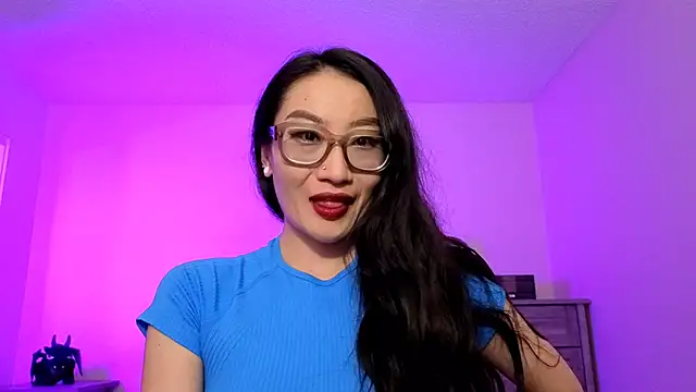 Snapshot of Aliciaz3 chatting on October 10, 2025, 12:06 pm Aliciaz3 online show from October 10, 2025, 12:06 pm