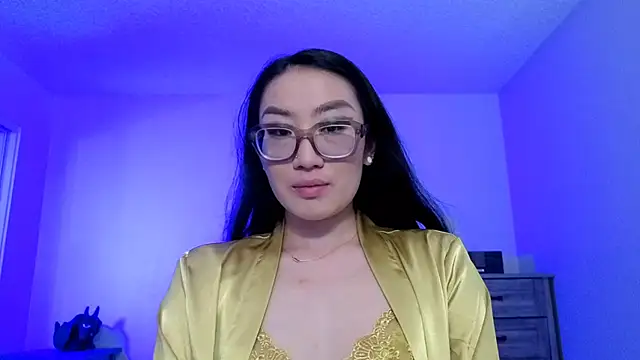 Snapshot of Aliciaz3 chatting on October 6, 2025, 4:08 pm Aliciaz3 online show from October 6, 2025, 4:08 pm