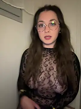 Snapshot of liloush__ chatting on May 14, 2026, 8:06 pm liloush online show from May 14, 2026, 8:06 pm