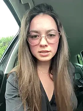 Snapshot of liloush__ chatting on April 25, 2026, 4:48 pm liloush online show from April 25, 2026, 4:48 pm