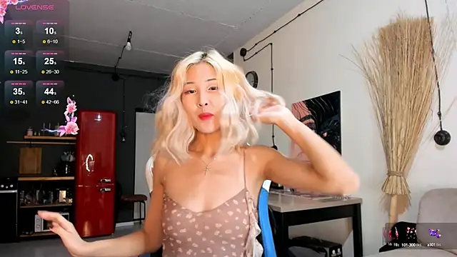 Snapshot of Korean_blink chatting on October 16, 2025, 5:10 pm Korean blink online show from October 16, 2025, 5:10 pm