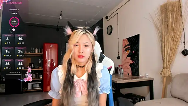 Snapshot of Korean_blink chatting on October 24, 2025, 5:17 am Korean blink online show from October 24, 2025, 5:17 am