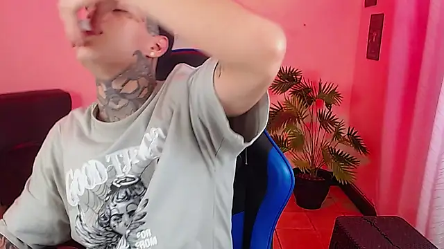 Snapshot of setthomas chatting on February 6, 2026, 9:44 pm setthomas online show from February 6, 2026, 9:44 pm