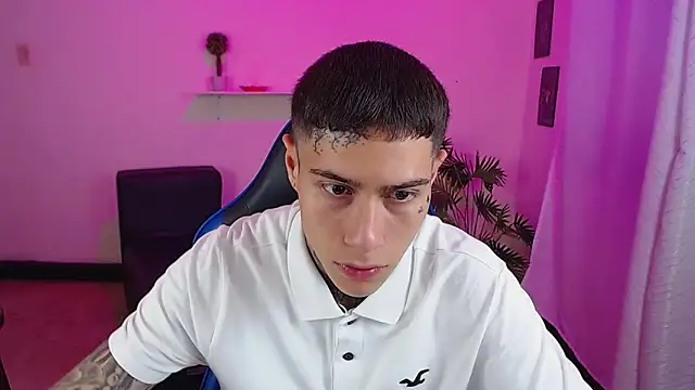 Snapshot of setthomas chatting on February 16, 2026, 10:18 pm setthomas online show from February 16, 2026, 10:18 pm