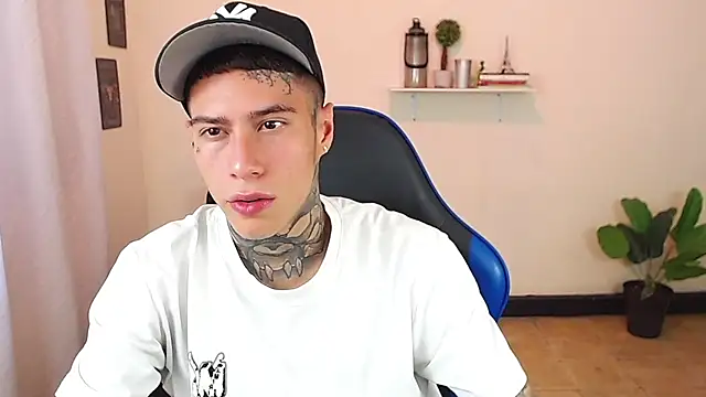 Snapshot of setthomas chatting on December 15, 2025, 10:04 pm setthomas online show from December 15, 2025, 10:04 pm