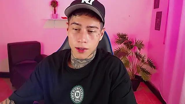 Snapshot of setthomas chatting on February 24, 2026, 10:10 pm setthomas online show from February 24, 2026, 10:10 pm