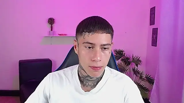 Snapshot of setthomas chatting on February 17, 2026, 9:56 pm setthomas online show from February 17, 2026, 9:56 pm