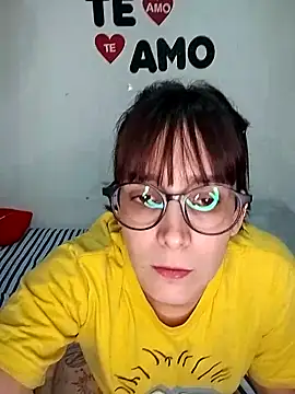 Snapshot of cacaucat chatting on September 27, 2025, 2:28 am cacaucat online show from September 27, 2025, 2:28 am