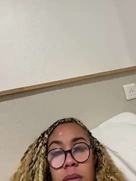 sexentrevoisin online show from March 1, 2026, 1:05 am