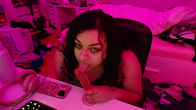 chericheesecake online show from November 3, 2025, 5:45 am