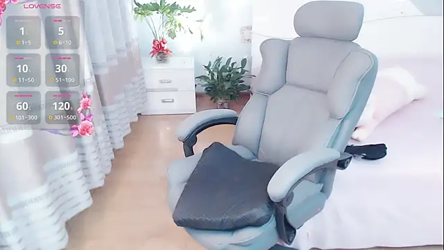 yaoyao-baby520 online show from October 19, 2025, 1:58 pm