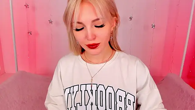 Snapshot of LisaFoxyMe chatting on January 14, 2026, 1:31 am LisaFoxyMe online show from January 14, 2026, 1:31 am