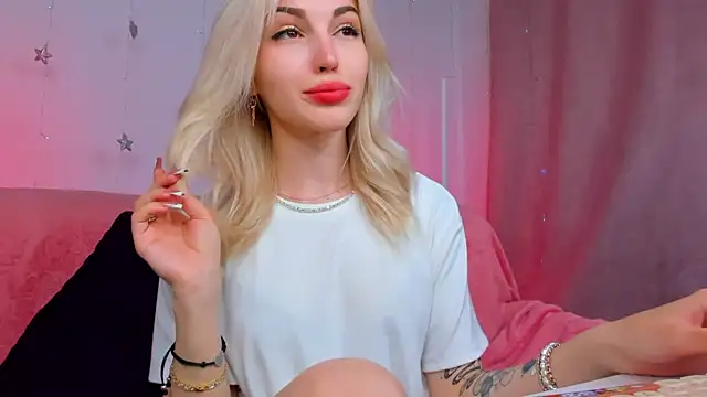 LisaFoxyMe online show from May 28, 2026, 1:24 am